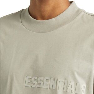 Essential T-shirt new